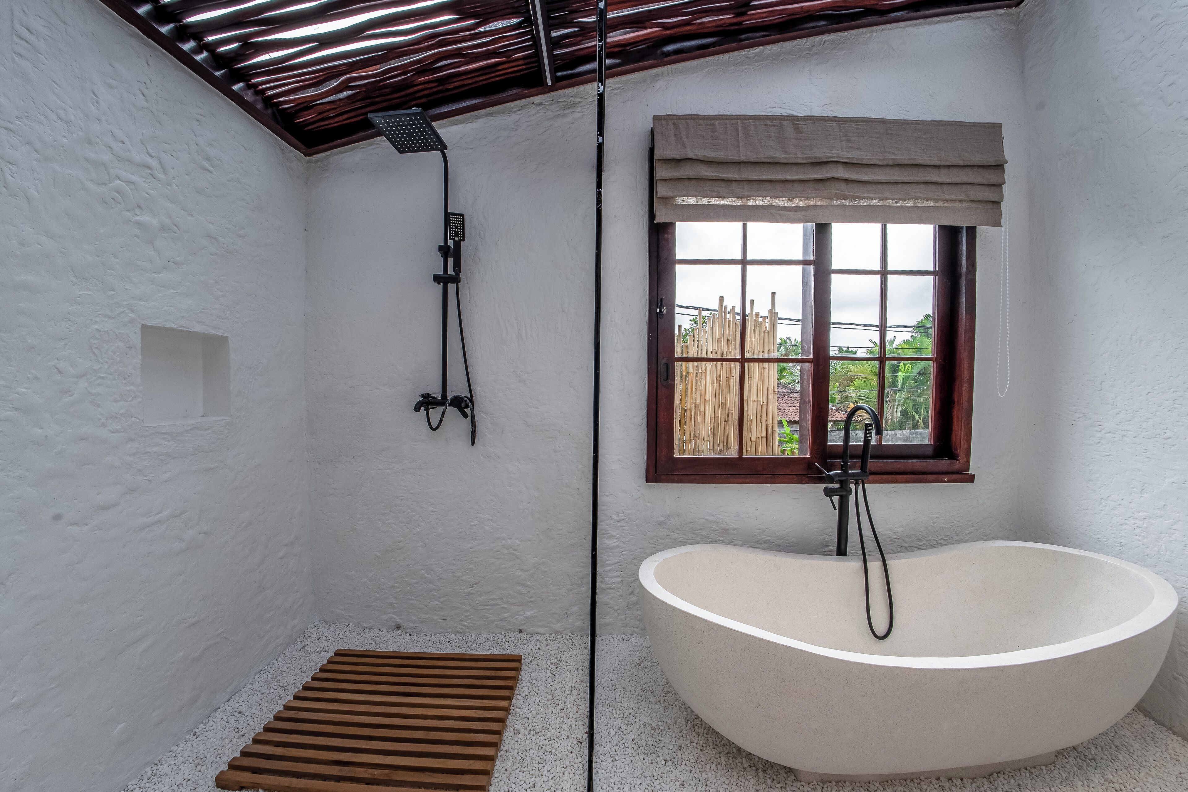 Putri Salju Villa by Evdekimi