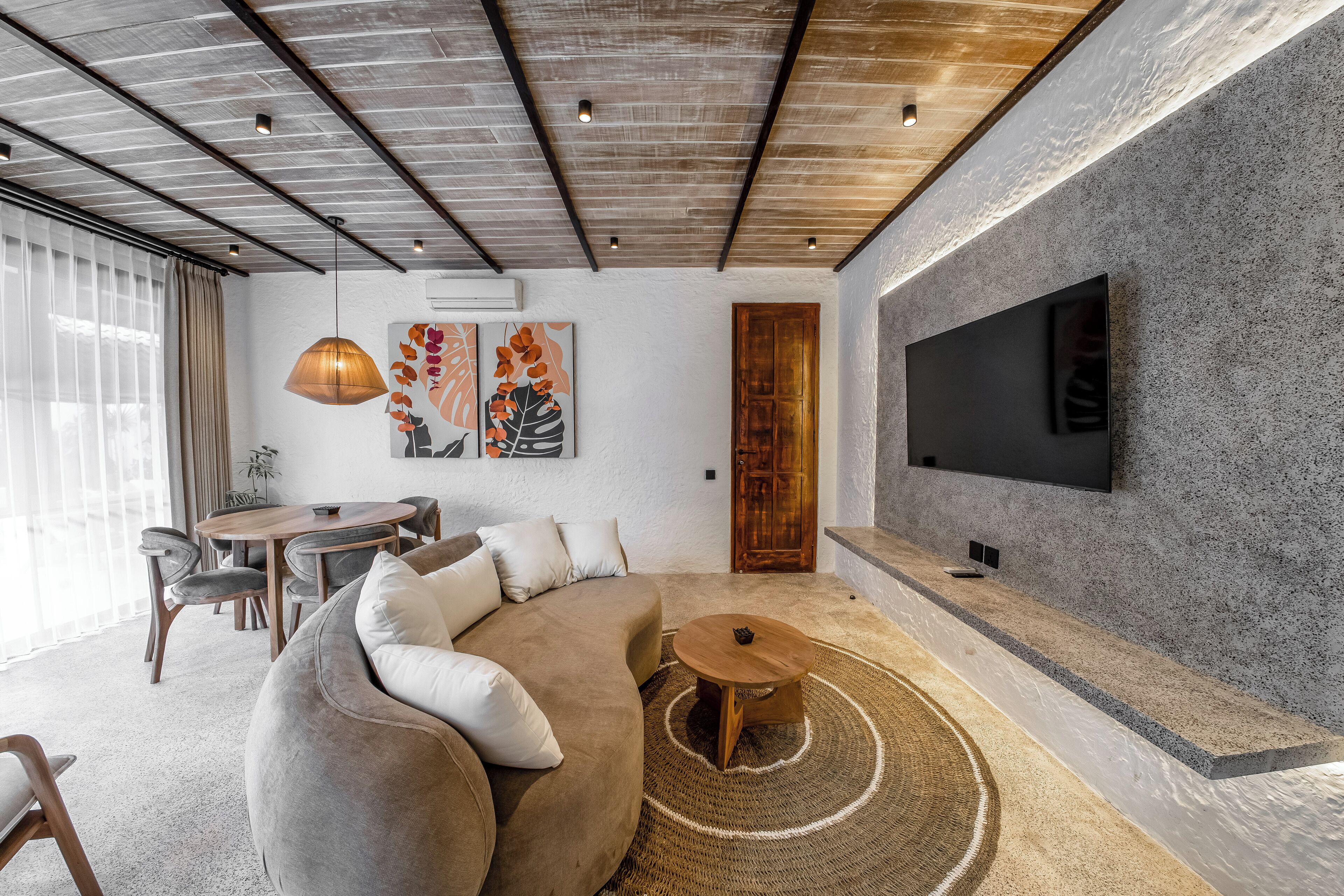 Putri Salju Villa by Evdekimi