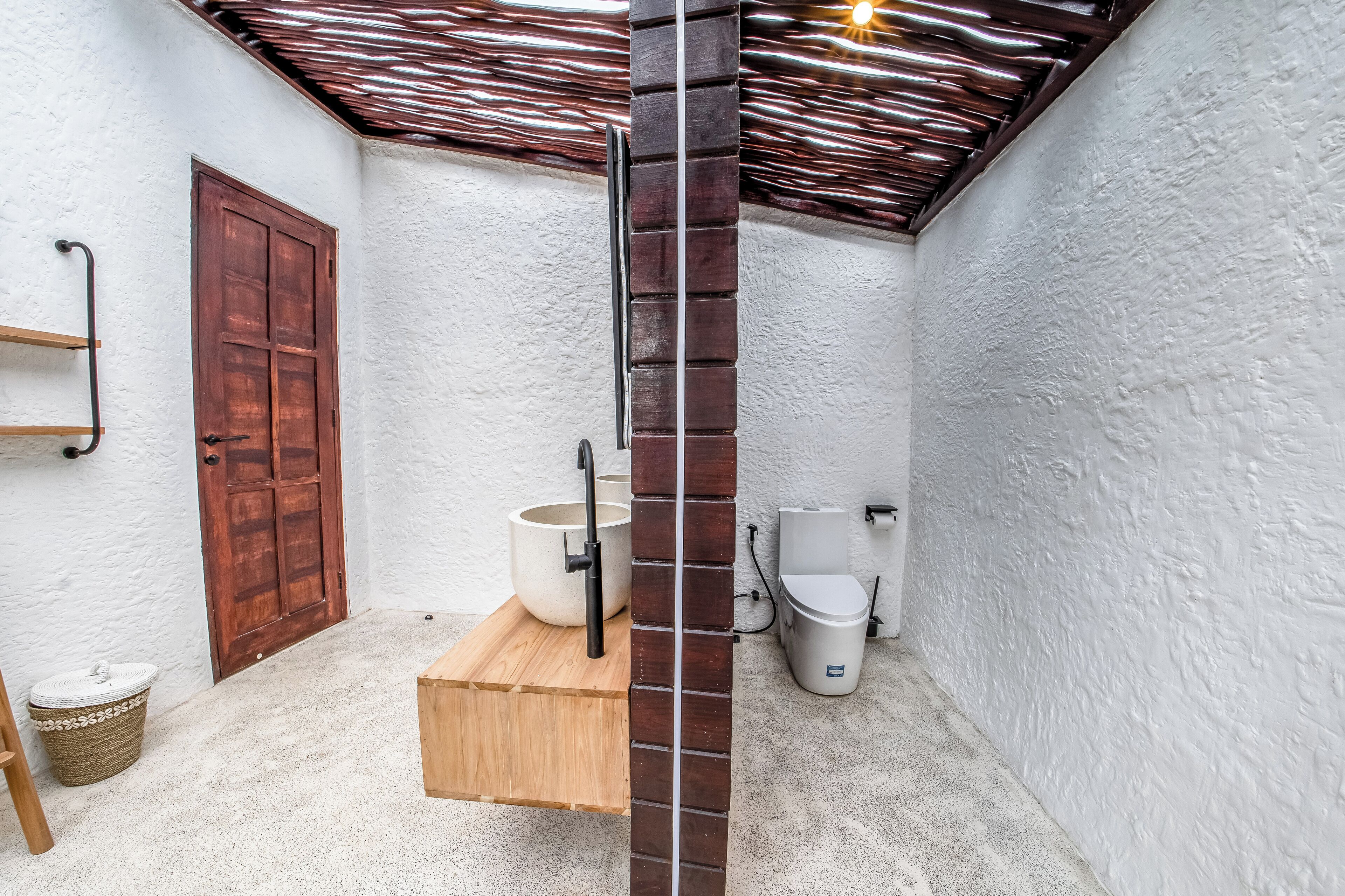 Putri Salju Villa by Evdekimi