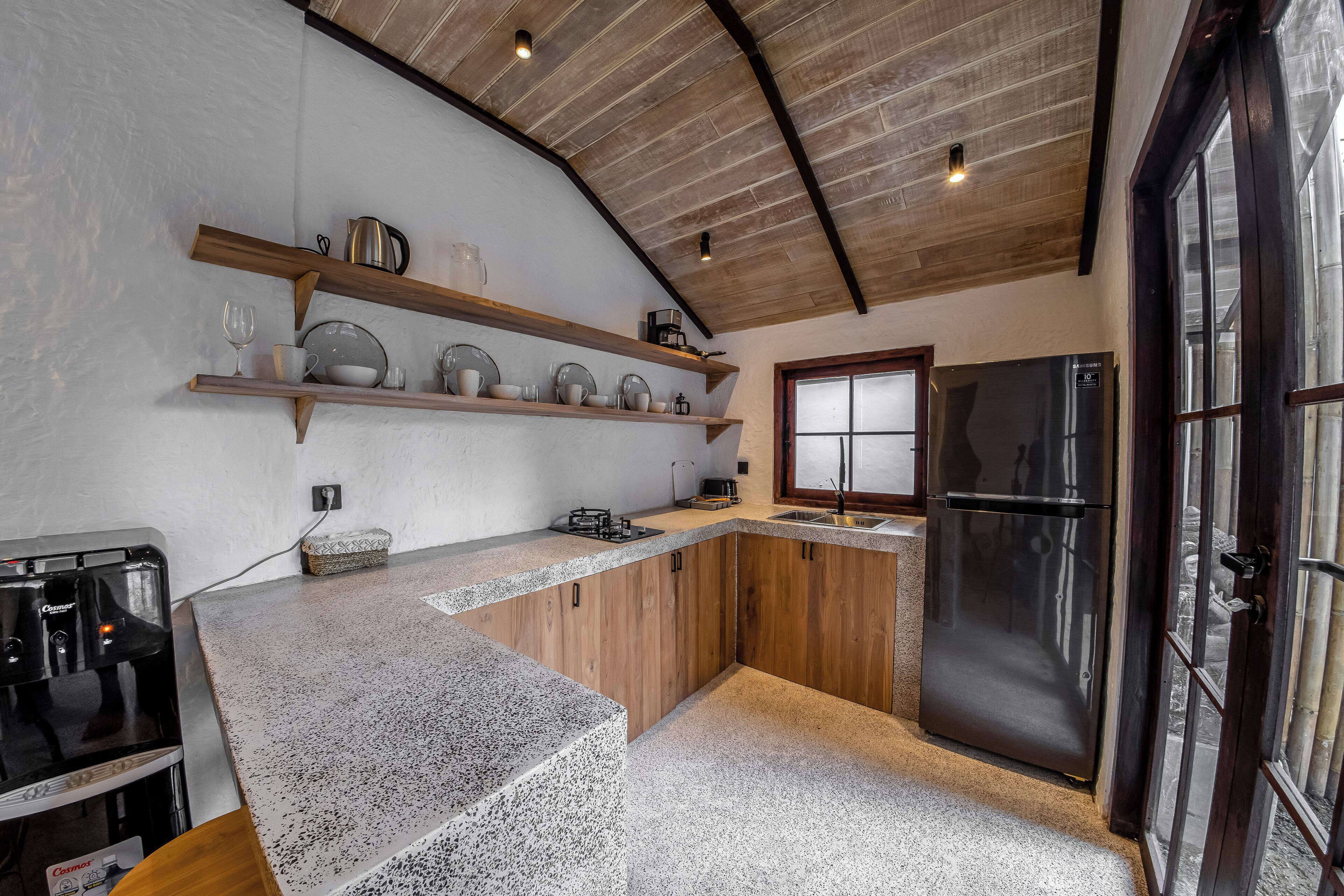 Putri Salju Villa by Evdekimi