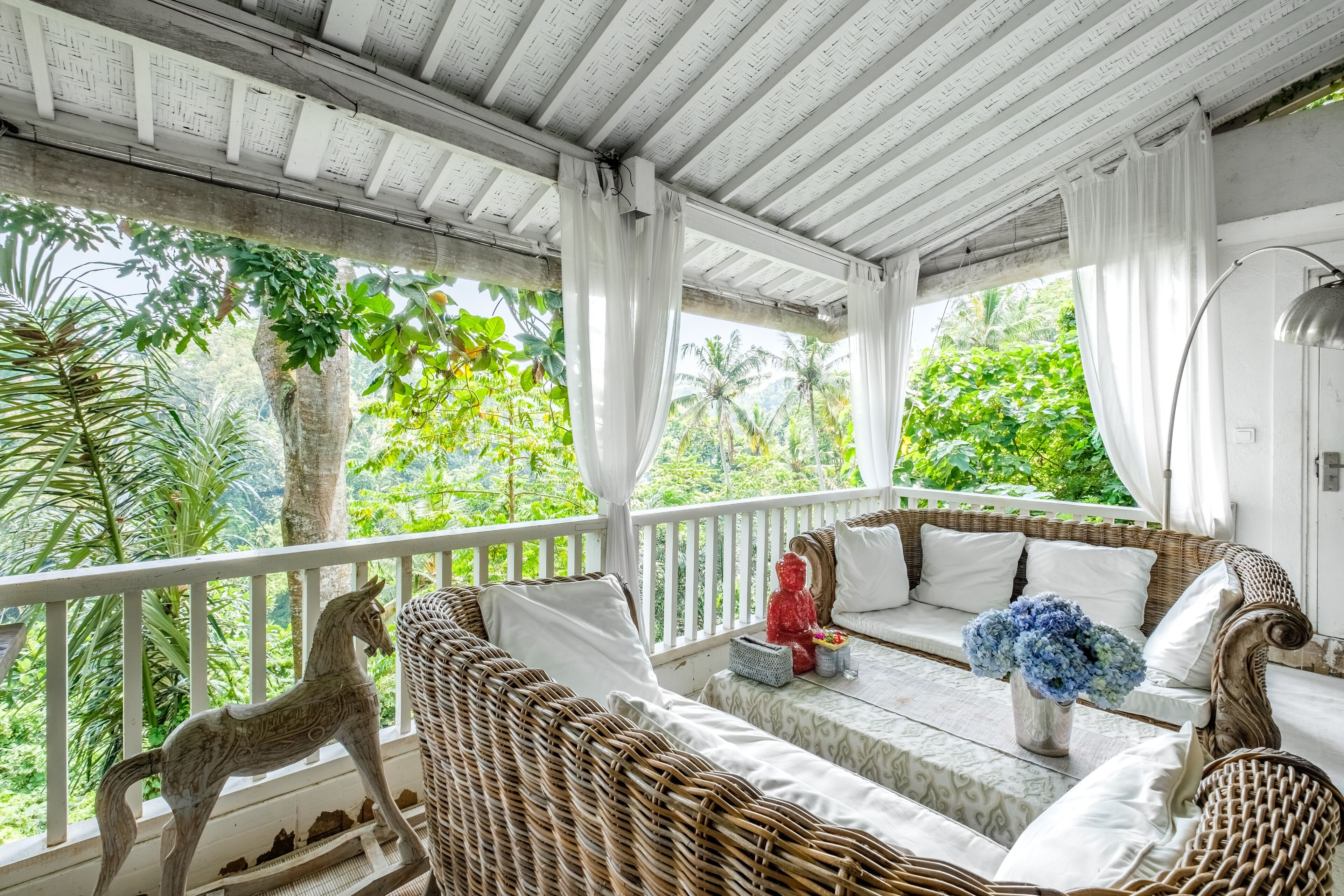 River White House