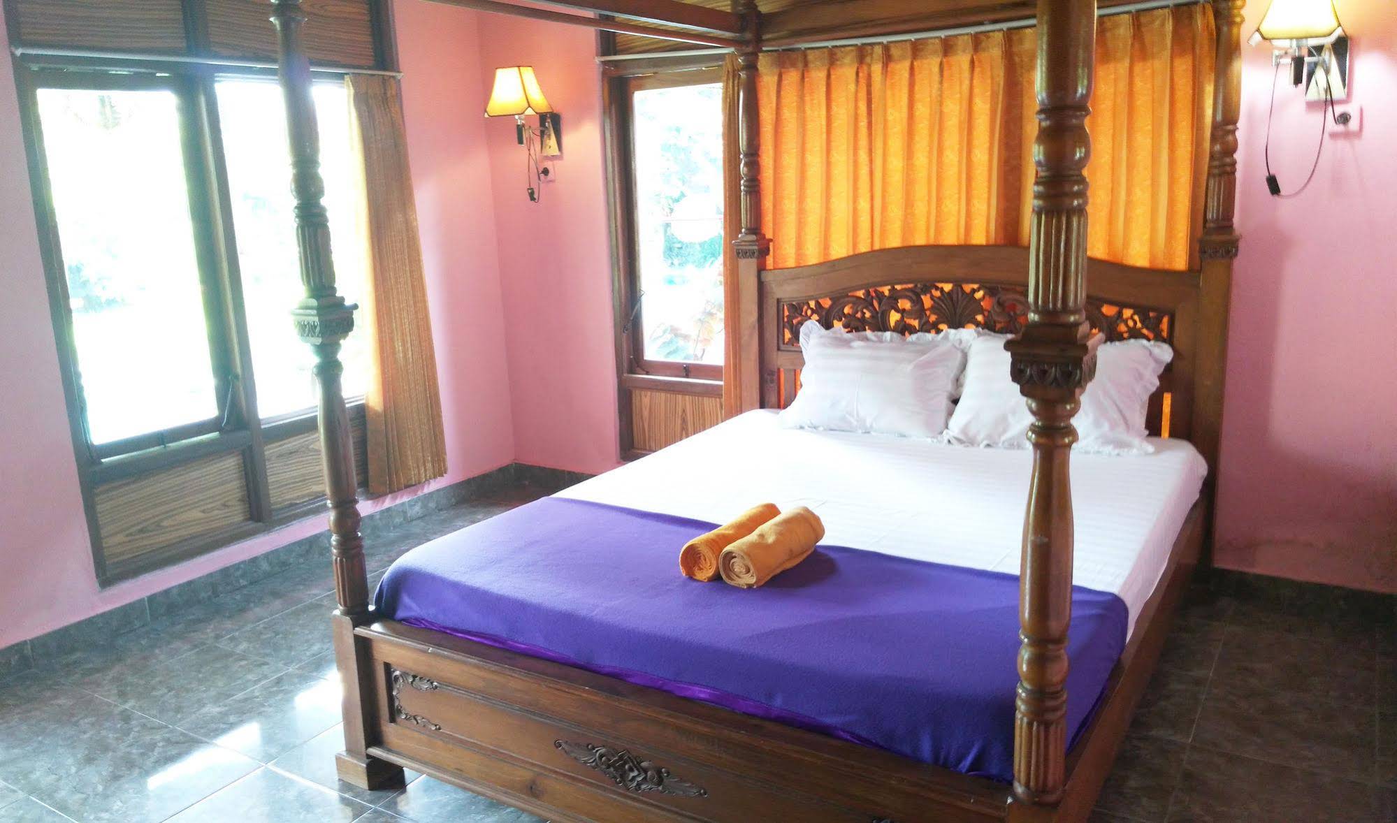 Rona Accomodation