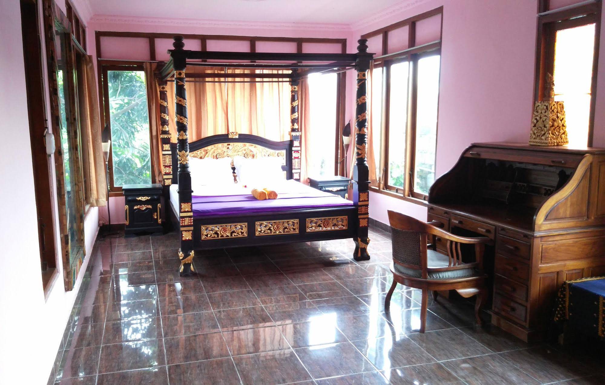 Rona Accomodation