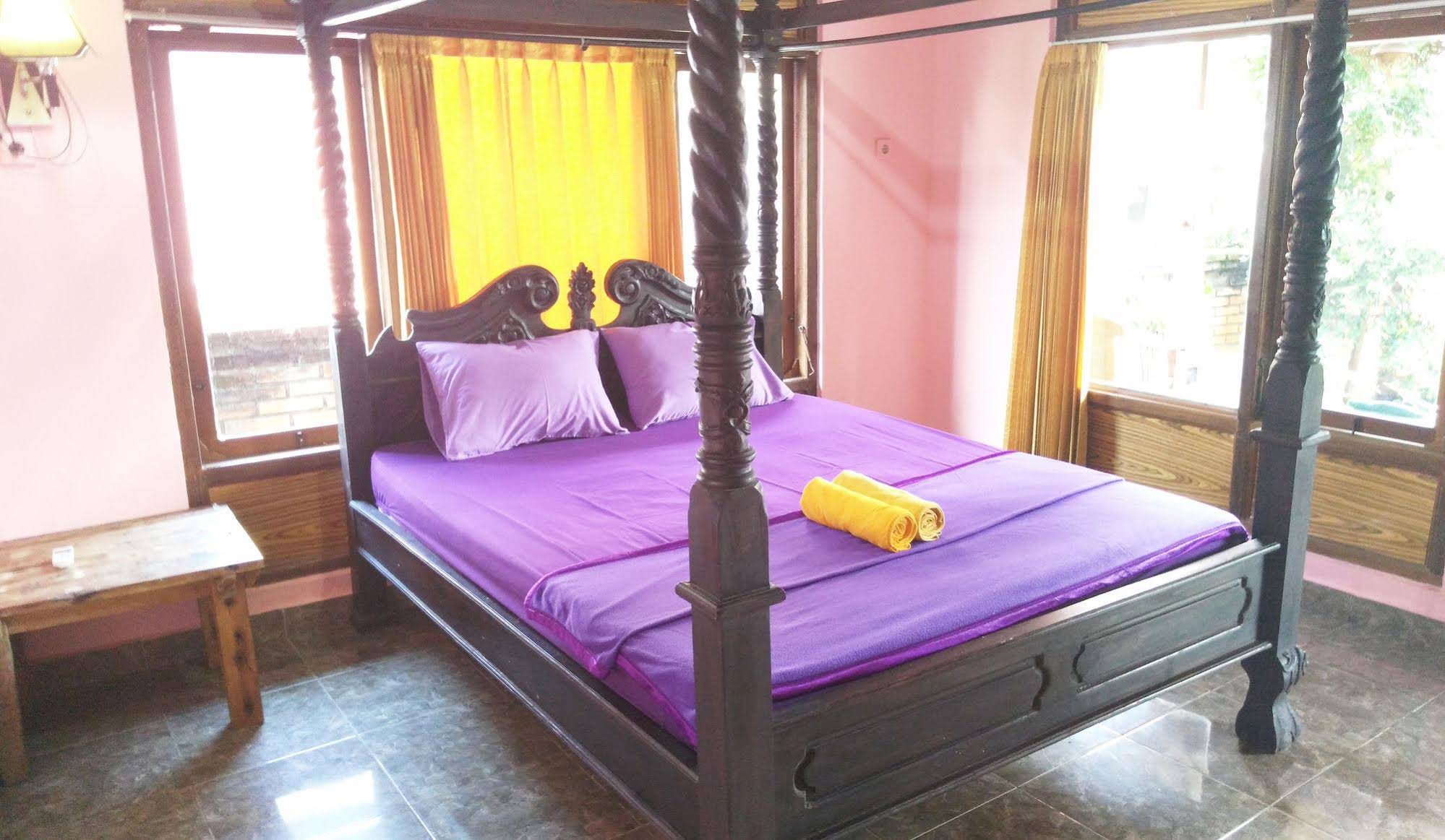 Rona Accomodation