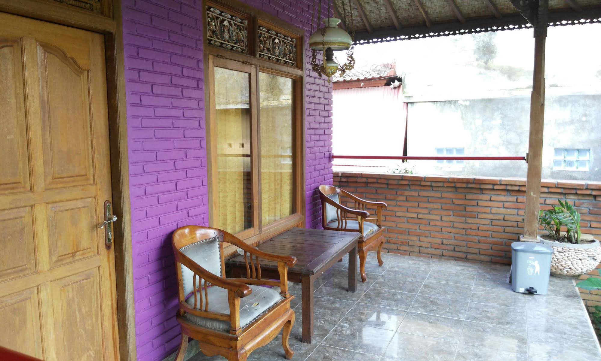 Rona Accomodation