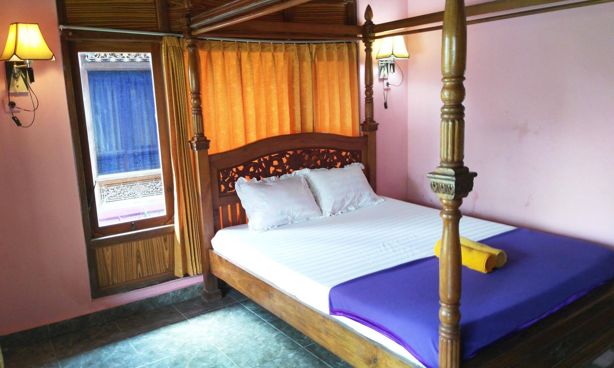 Rona Accomodation