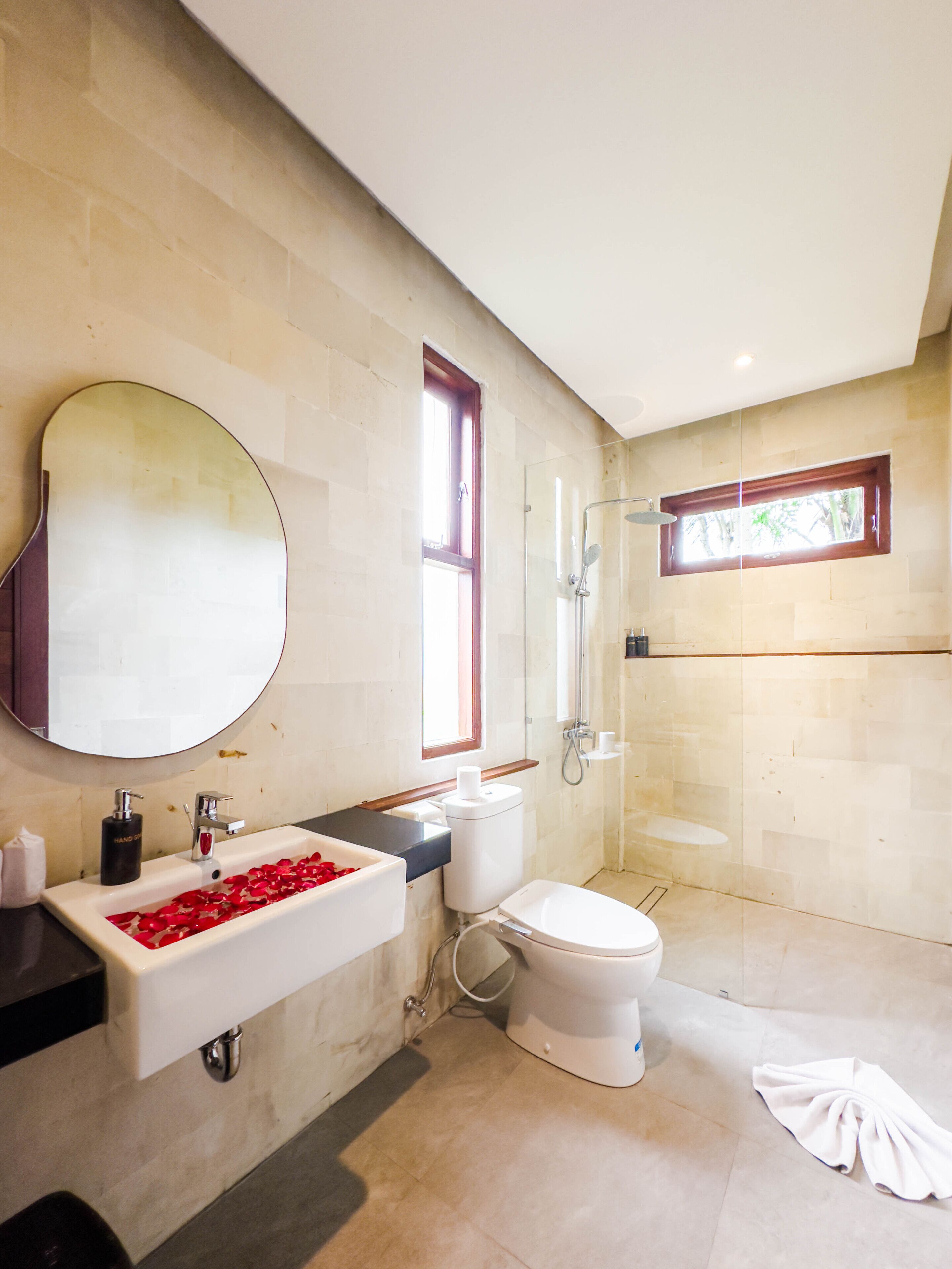 Ubud Shanti Rice Field House by Supala