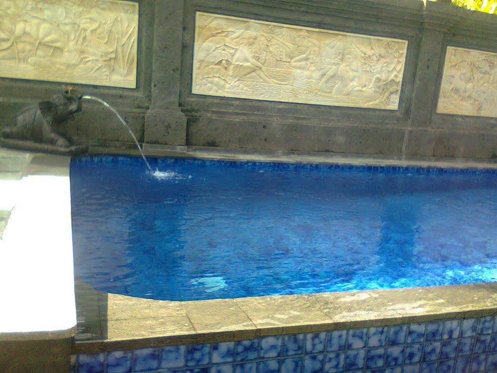 Warji House 2 Bungalows