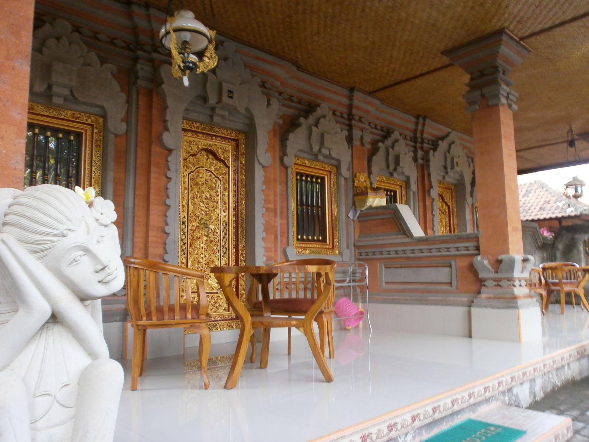 Warji House 2 Bungalows