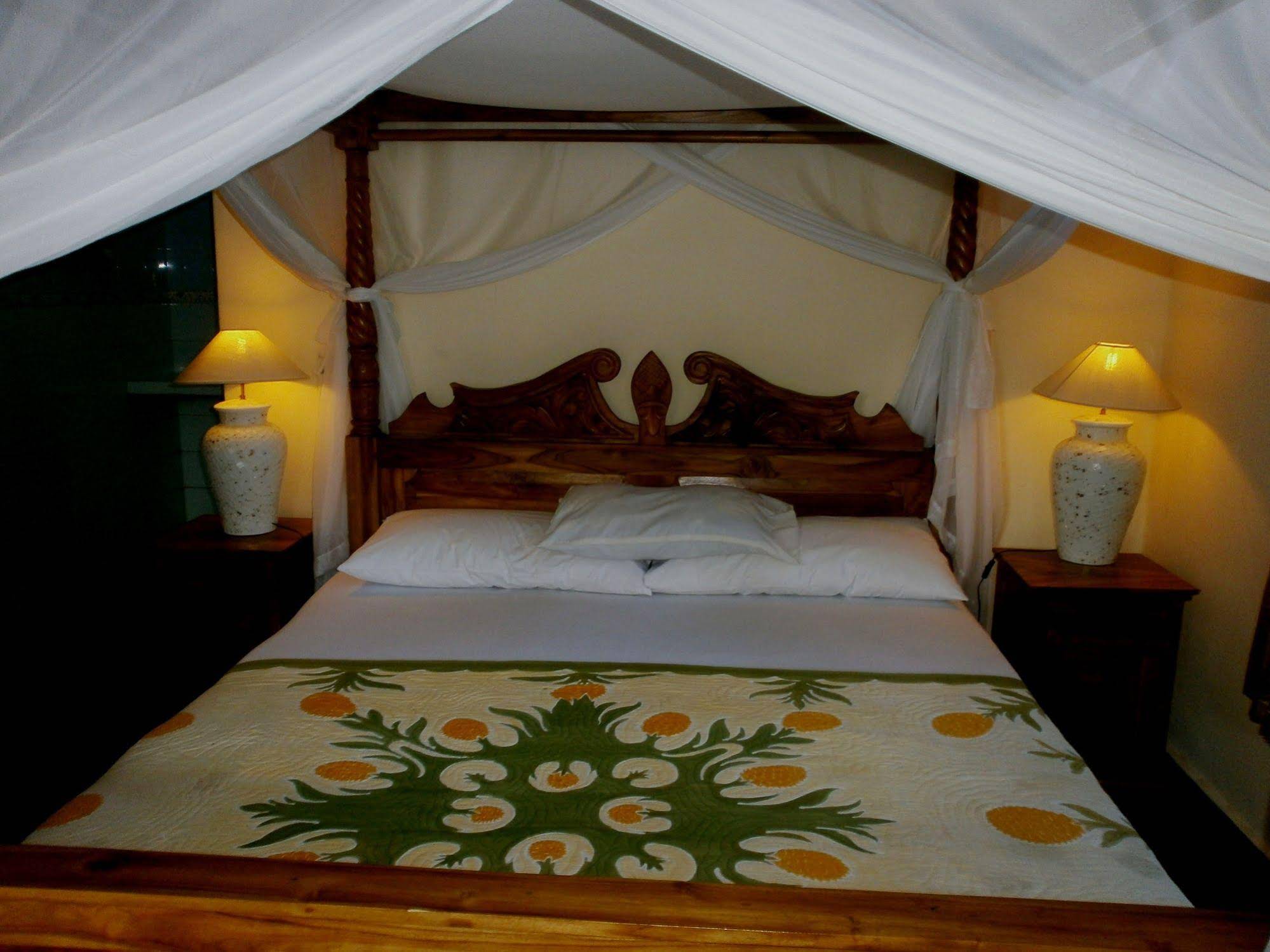 Warji House 2 Bungalows