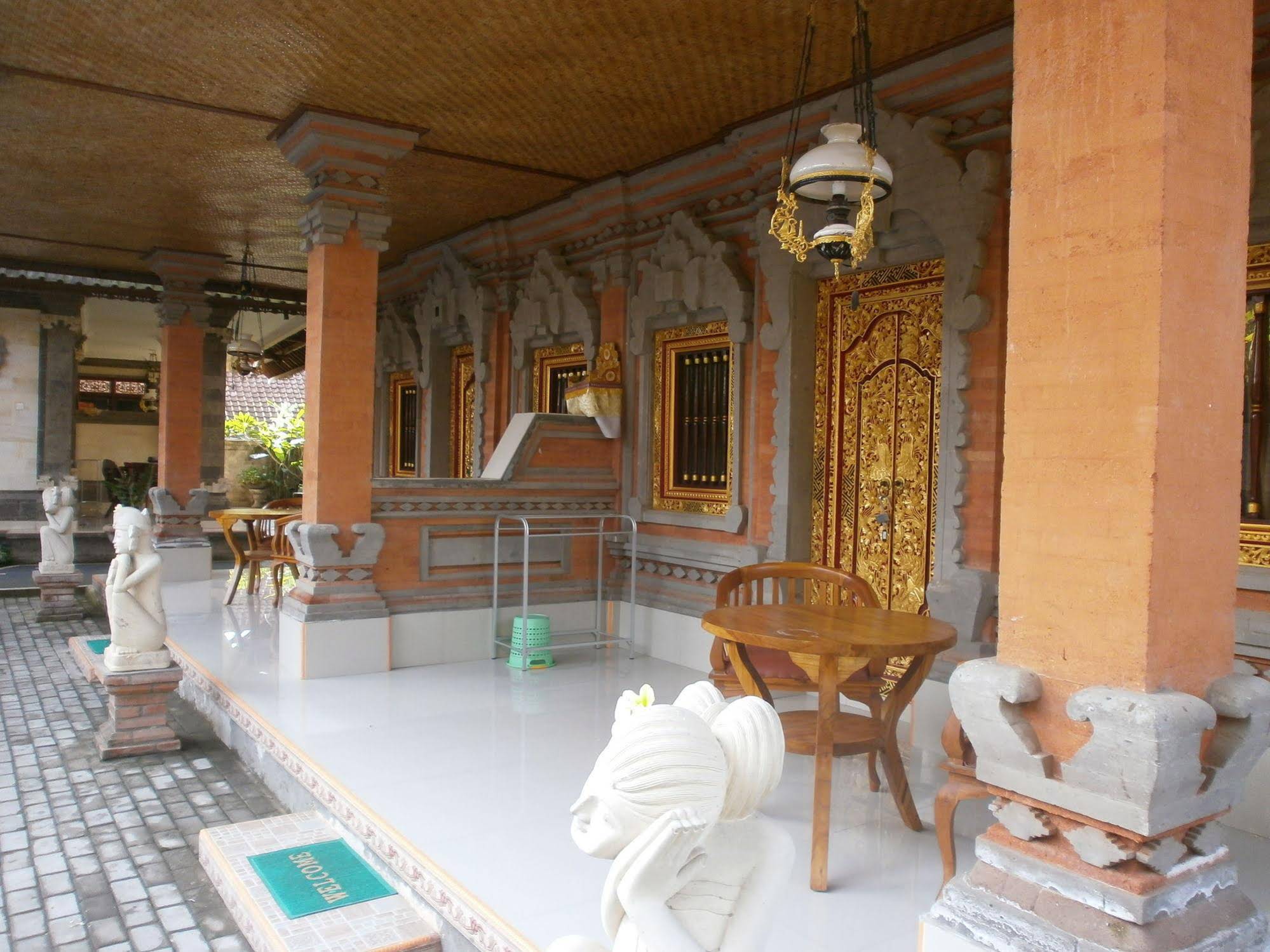 Warji House 2 Bungalows