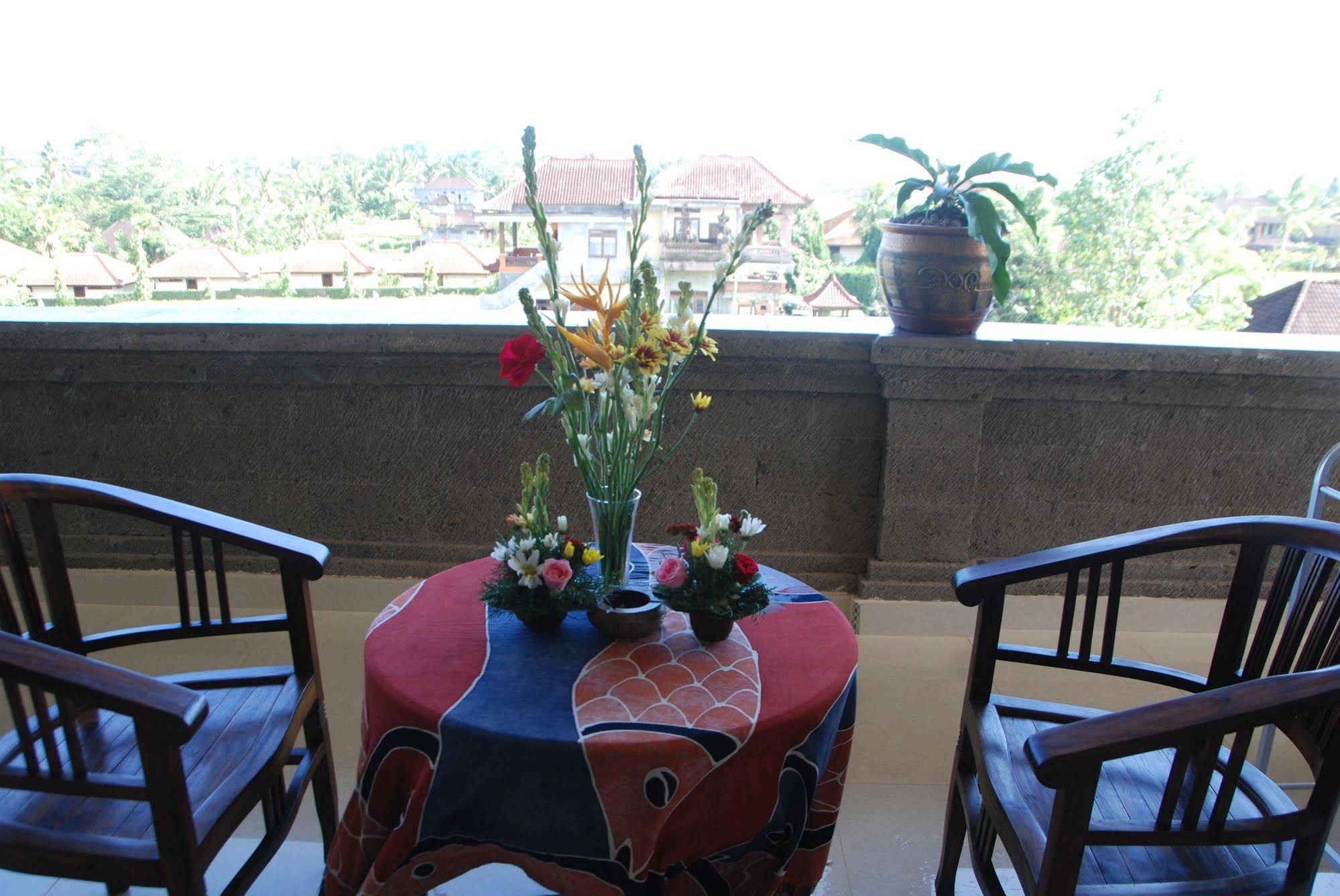 Warji House 2 Bungalows
