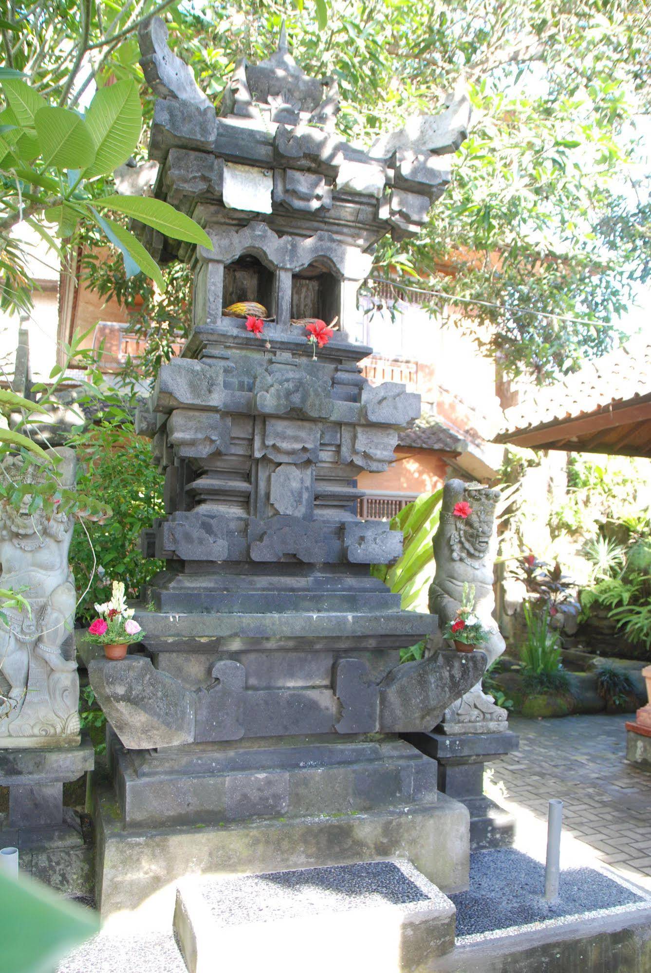 Warji House 2 Bungalows