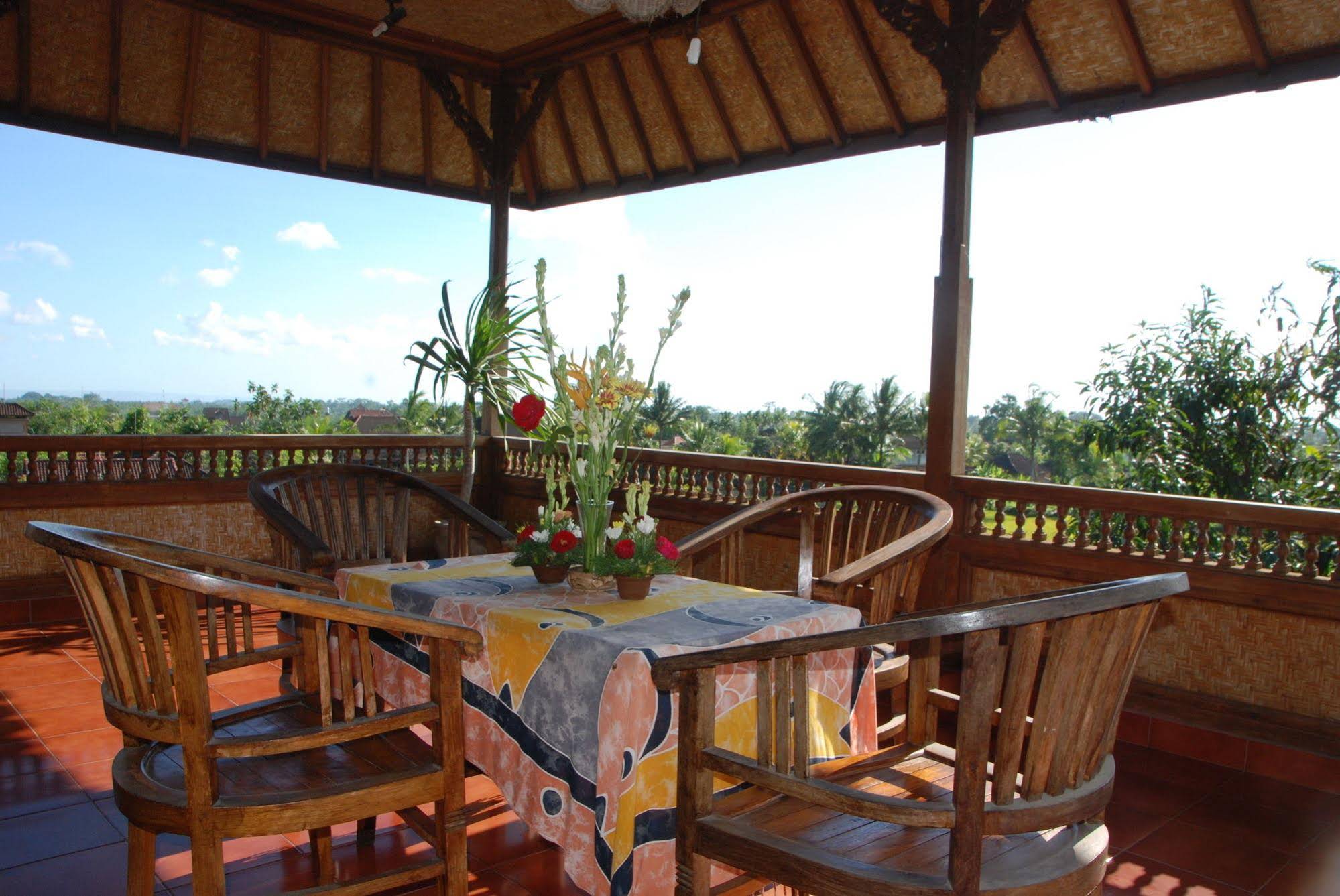 Warji House 2 Bungalows
