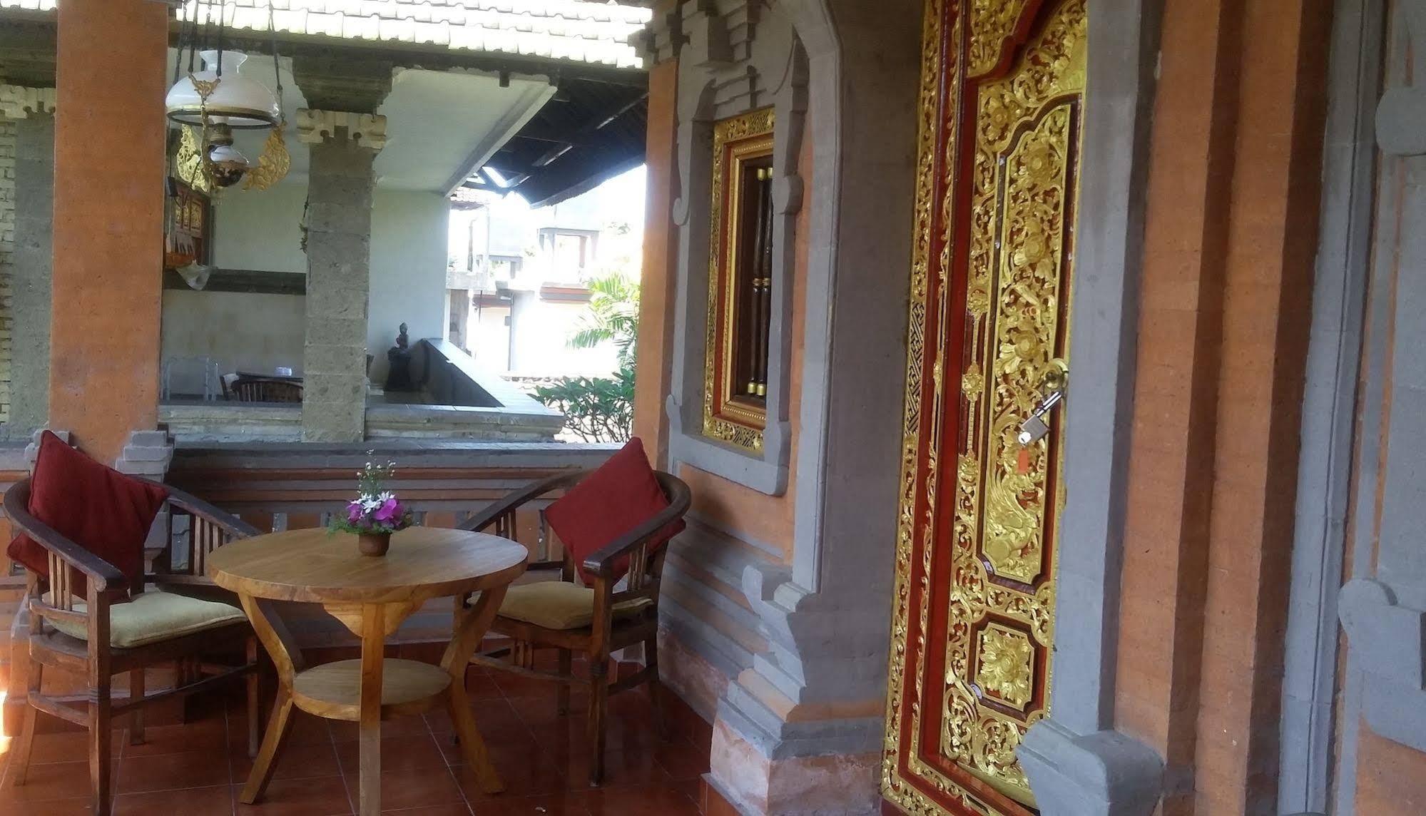 Warji House 2 Bungalows