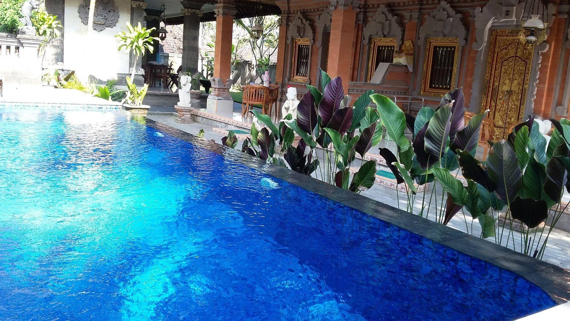 Warji House 2 Bungalows