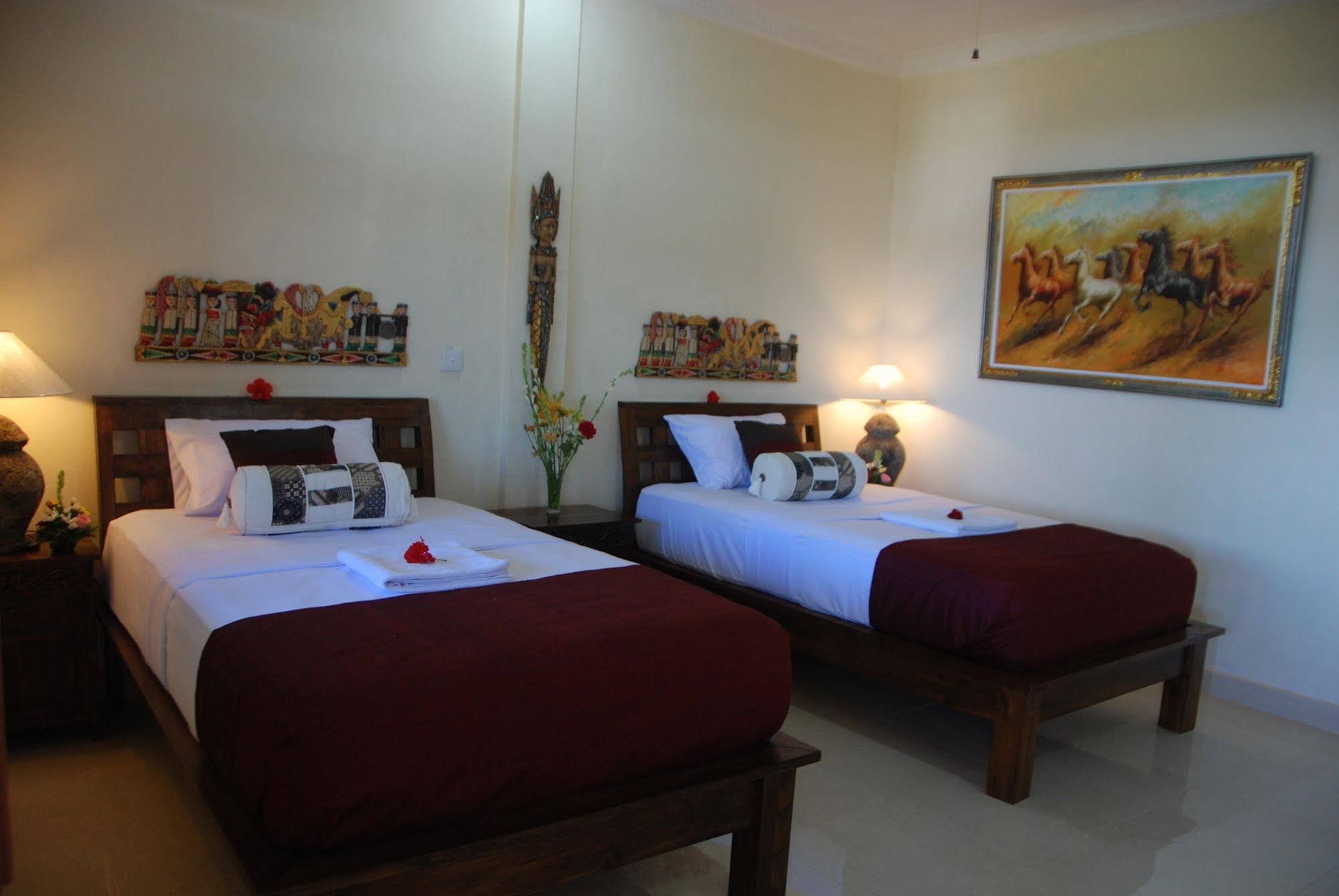 Warji House 2 Bungalows