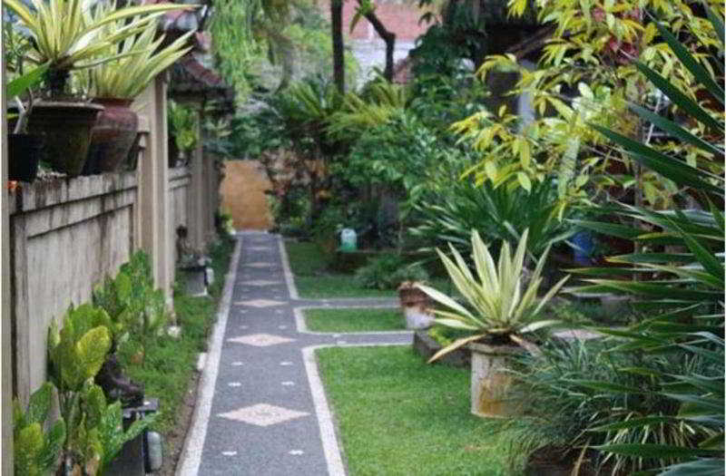 Warsa Garden Bungalows