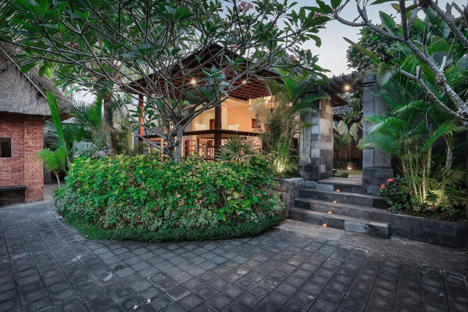 Yana Villas Kemenuh by Pramana Villas