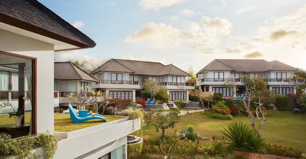 Sun Island Suites