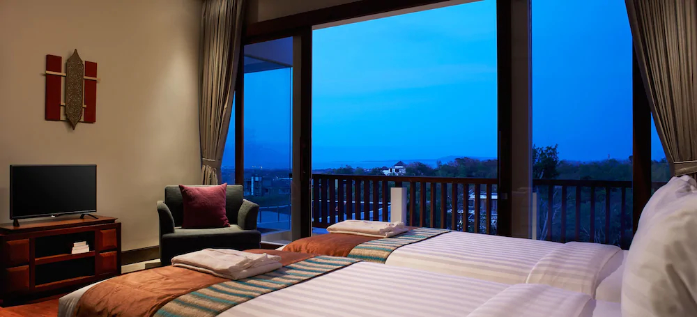 Sun Island Suites