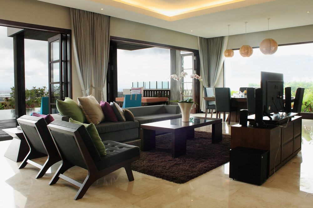 Sun Island Suites