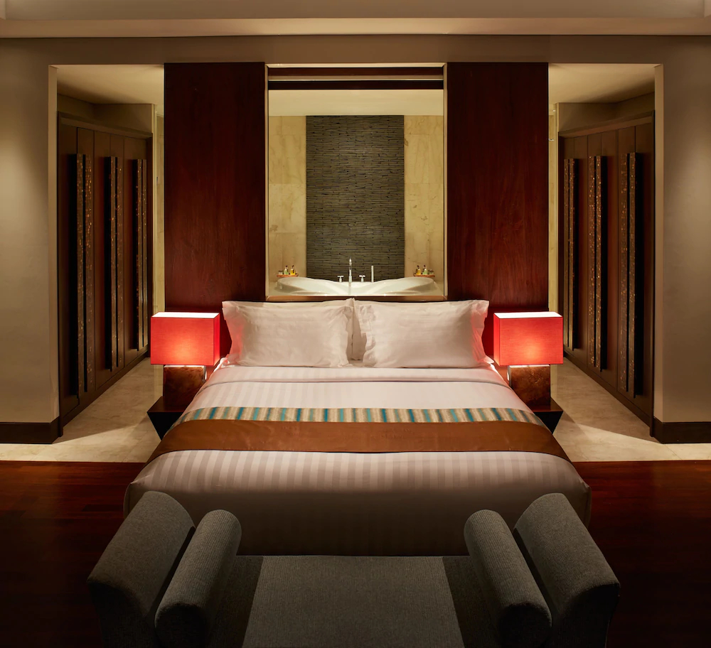 Sun Island Suites
