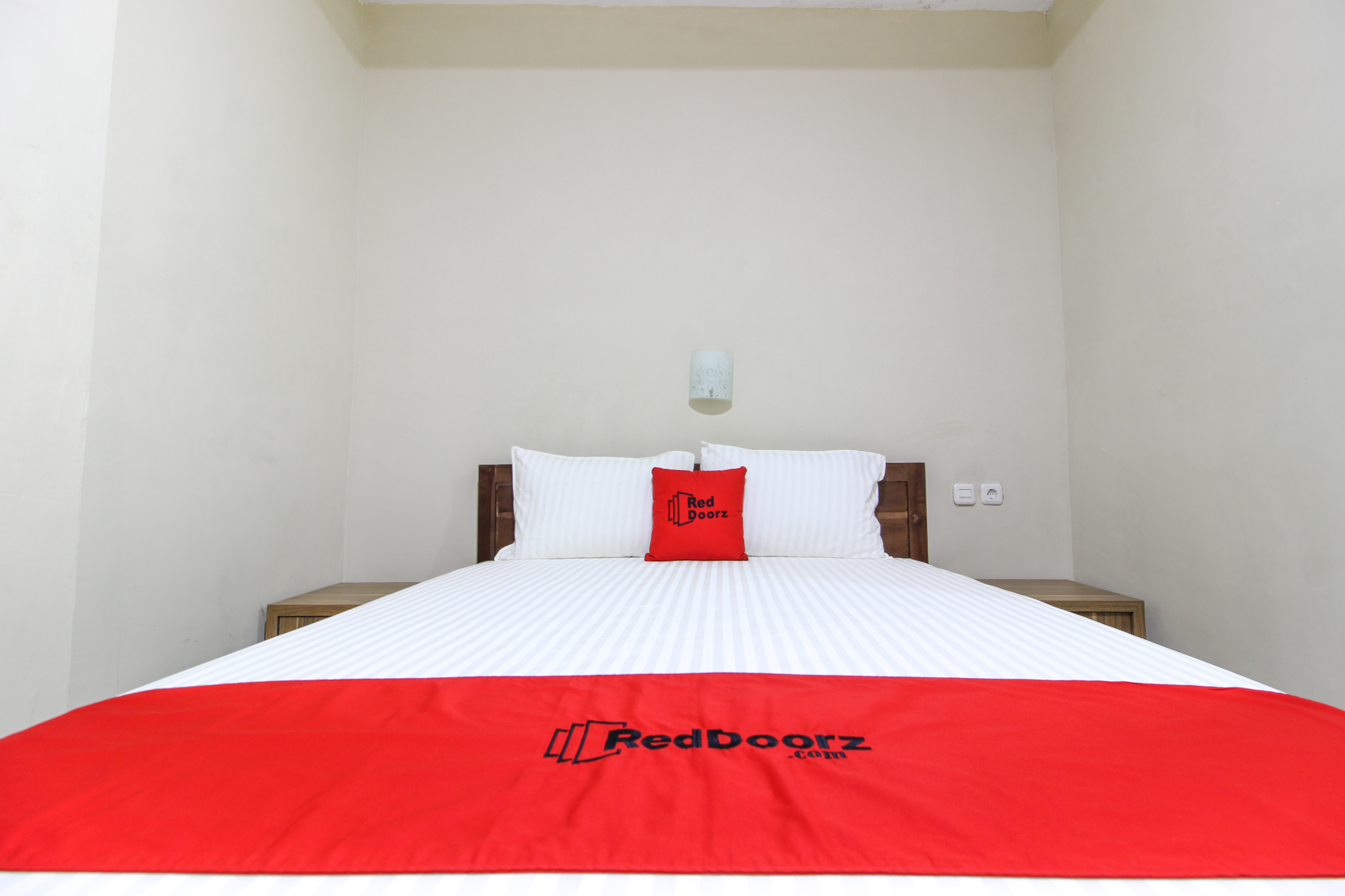 RedDoorz Near Jogja Kembali Monument 3