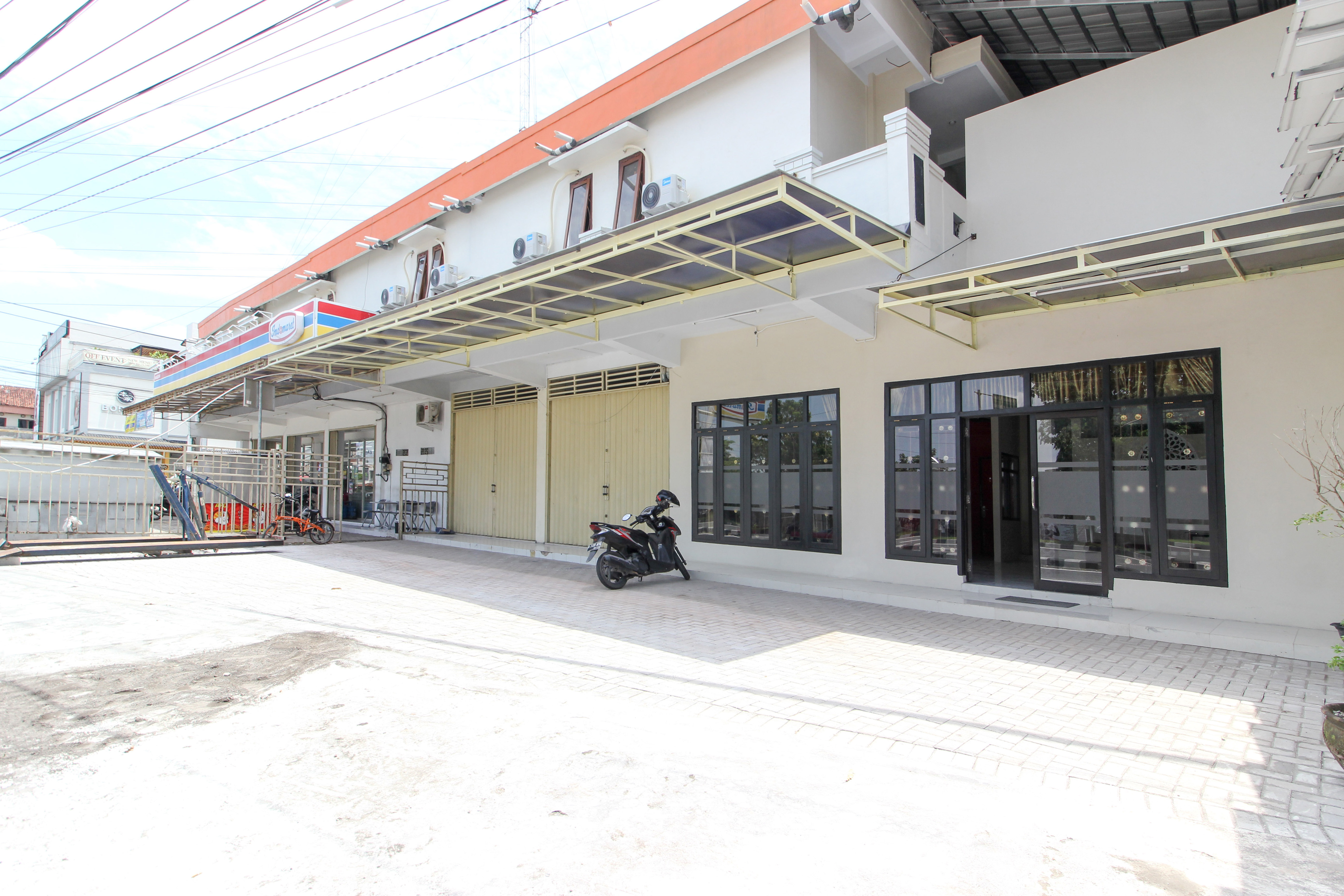 RedDoorz Near Jogja Kembali Monument 3
