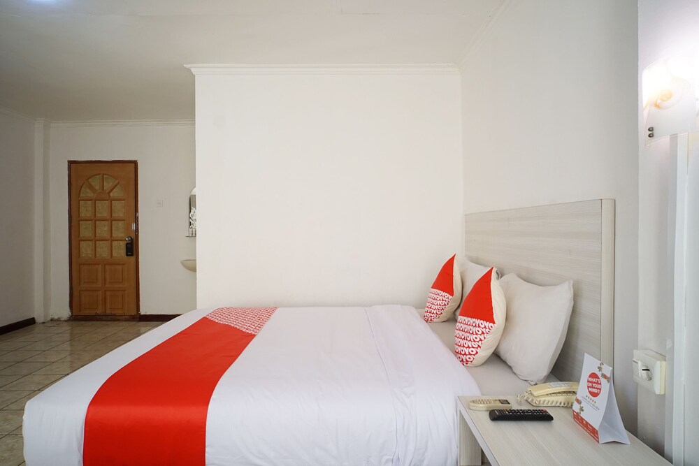 Hemra Hotel by OYO Rooms