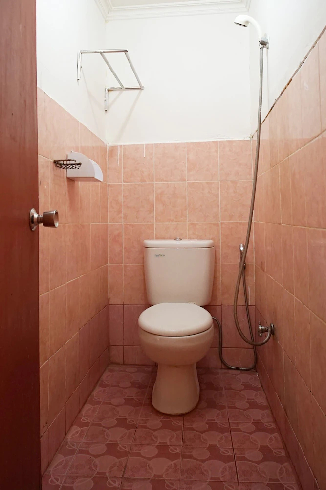 Hemra Hotel by OYO Rooms