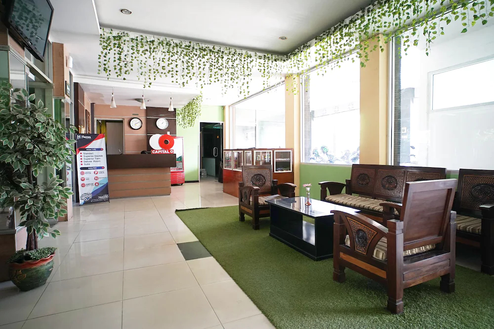 Hemra Hotel by OYO Rooms