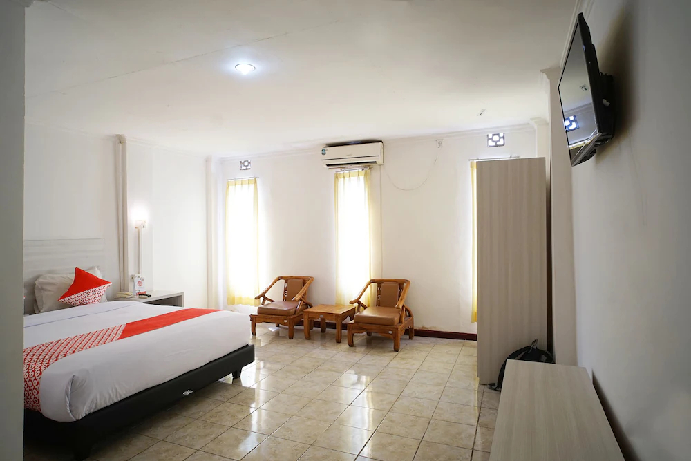 Hemra Hotel by OYO Rooms