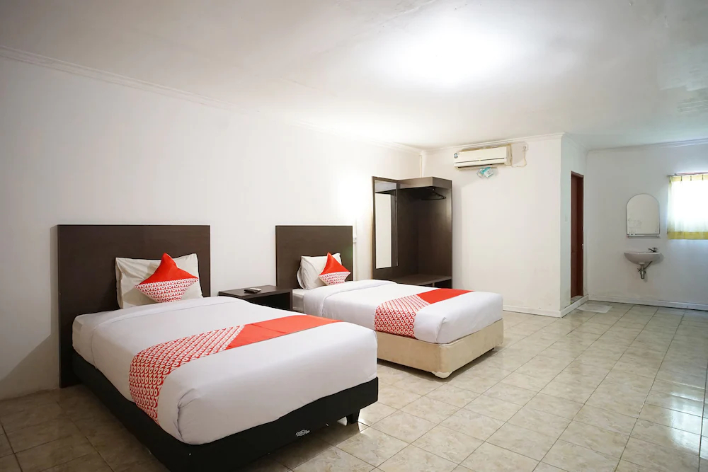 Hemra Hotel by OYO Rooms