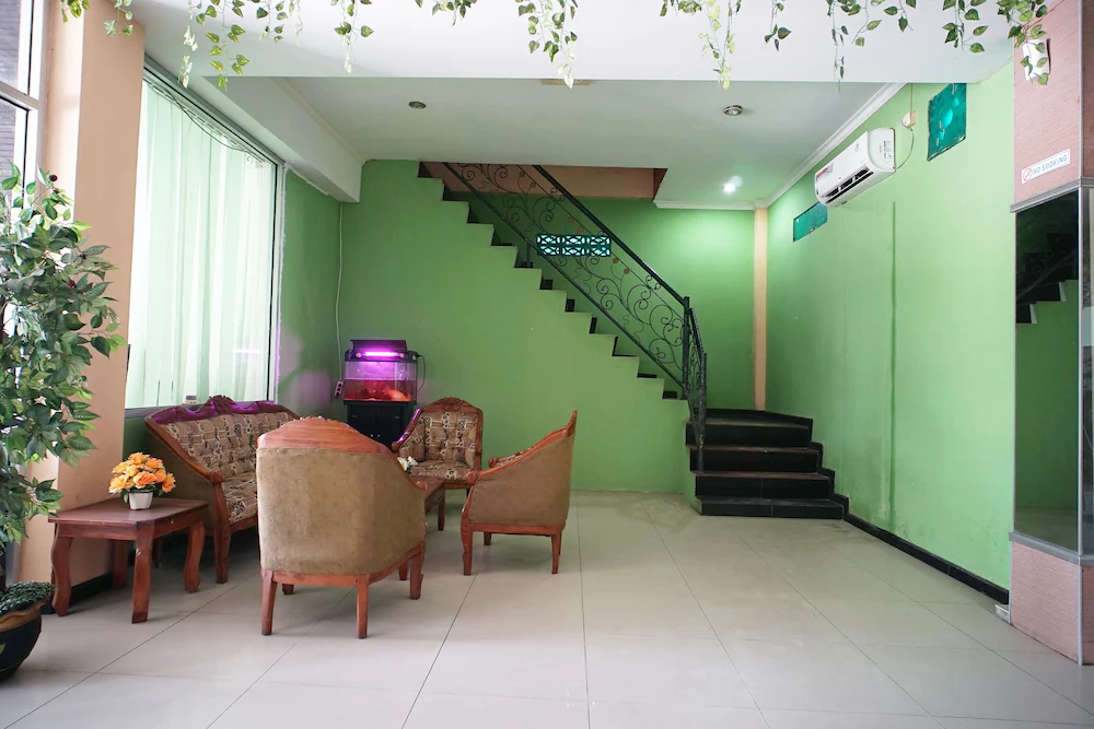 Hemra Hotel by OYO Rooms