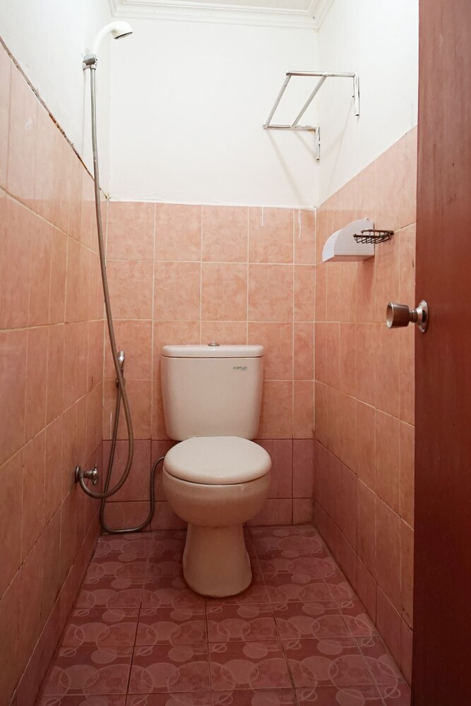 Hemra Hotel by OYO Rooms