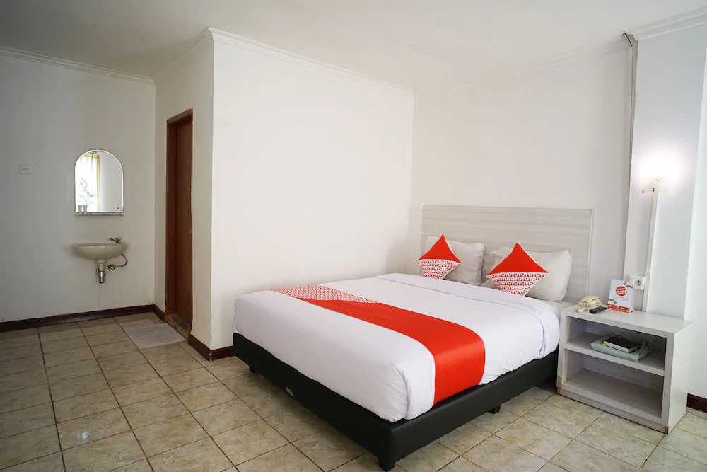 Hemra Hotel by OYO Rooms