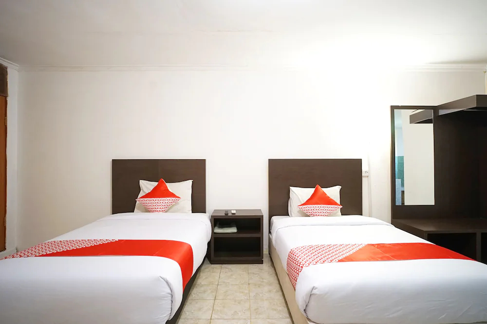 Hemra Hotel by OYO Rooms