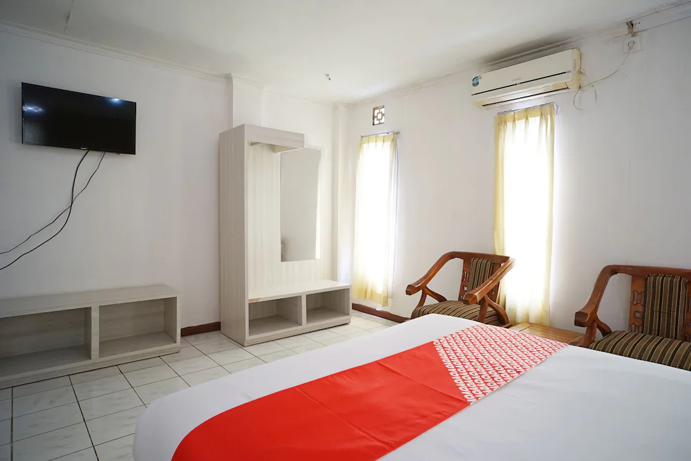 Hemra Hotel by OYO Rooms