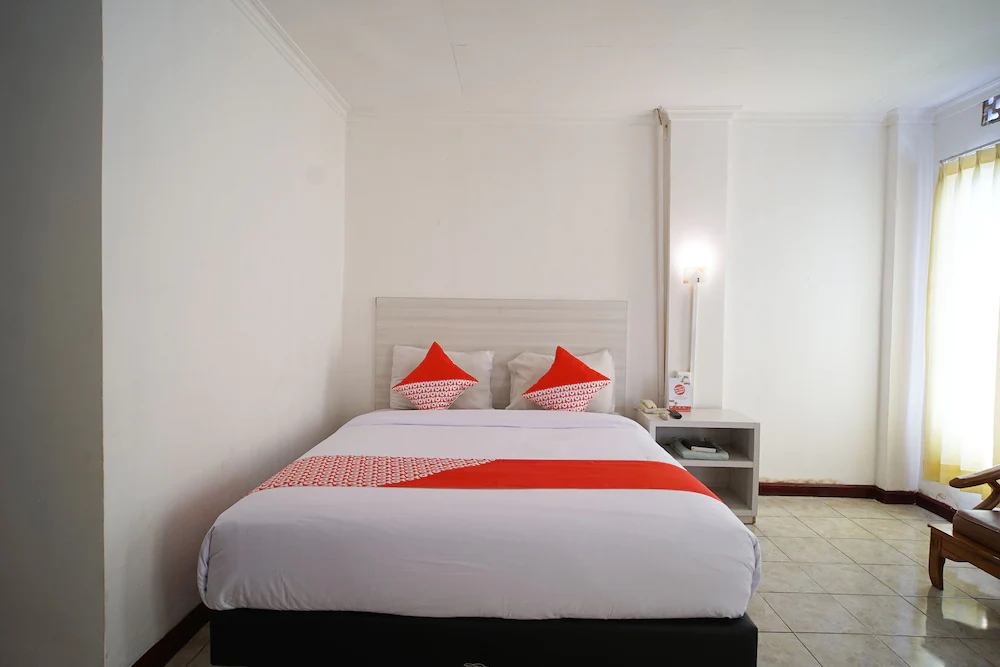 Hemra Hotel by OYO Rooms