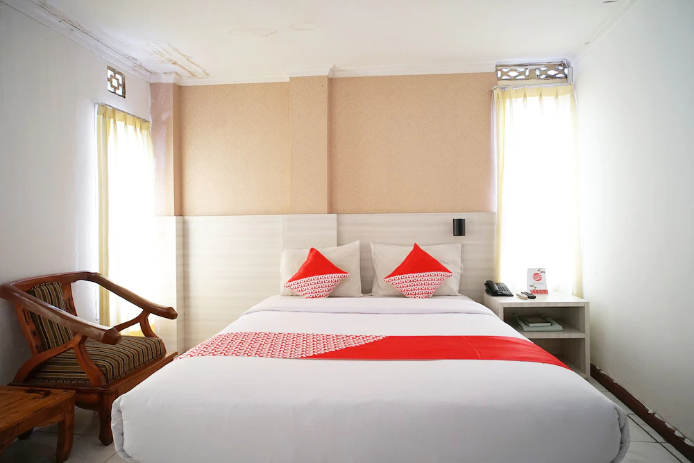 Hemra Hotel by OYO Rooms