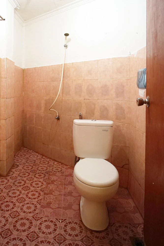 Hemra Hotel by OYO Rooms