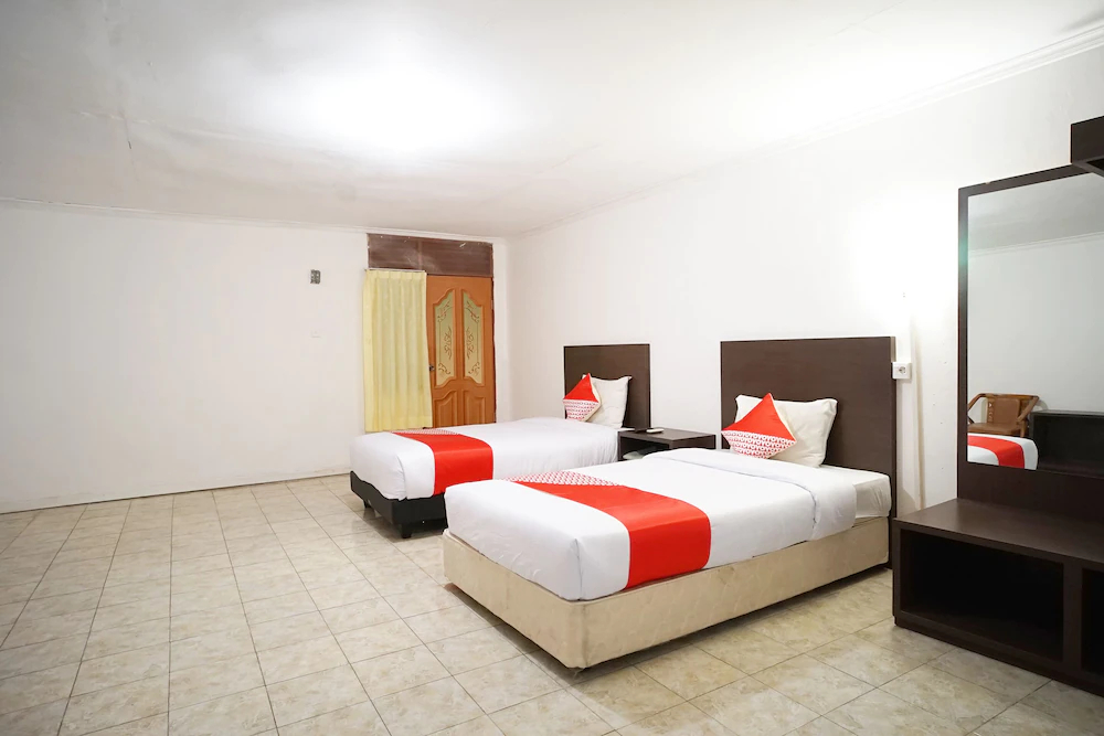 Hemra Hotel by OYO Rooms