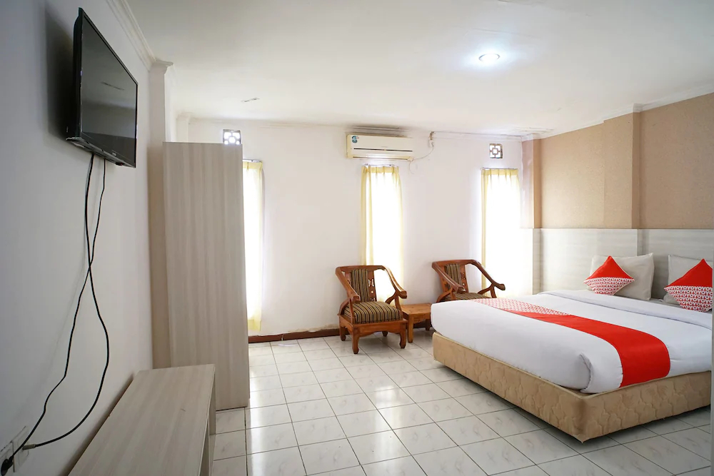 Hemra Hotel by OYO Rooms