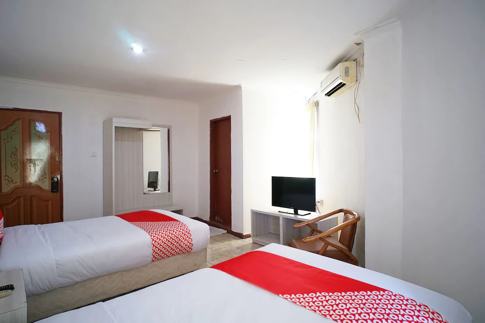 Hemra Hotel by OYO Rooms