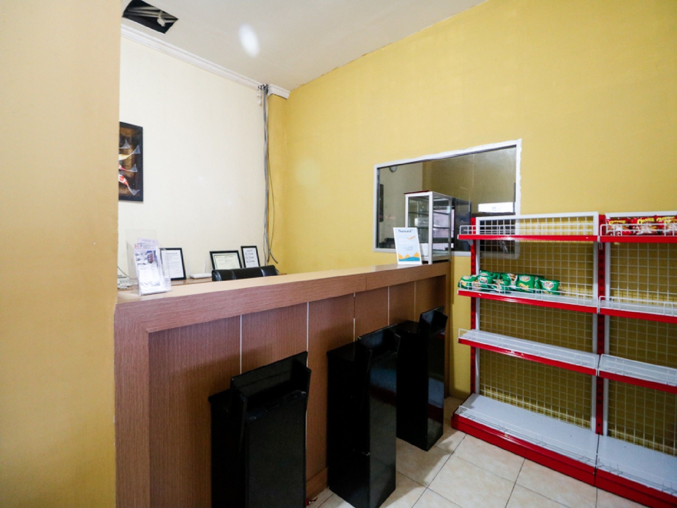 HER Mandiri Guest House by RedDoorz