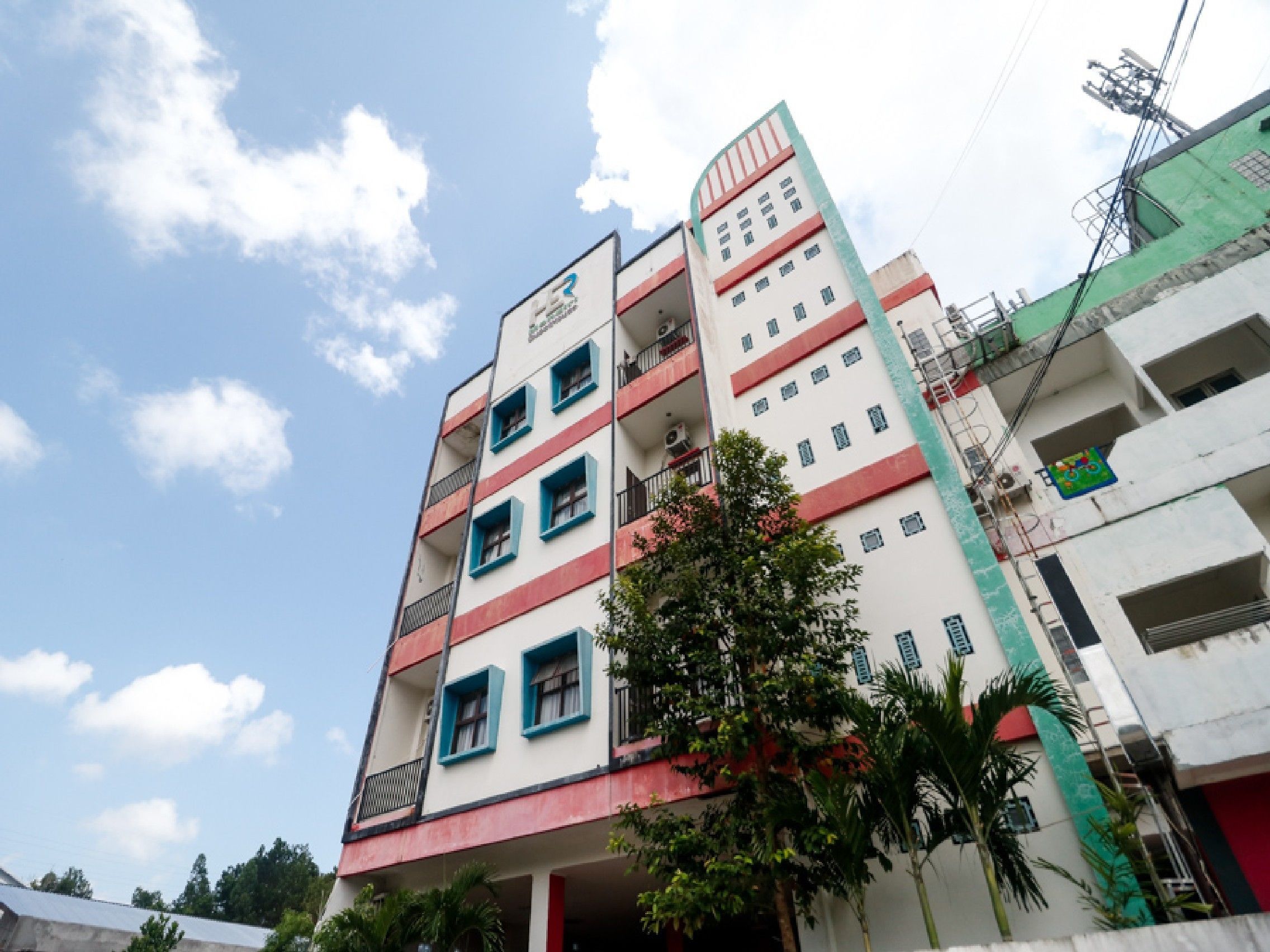HER Mandiri Guest House by RedDoorz