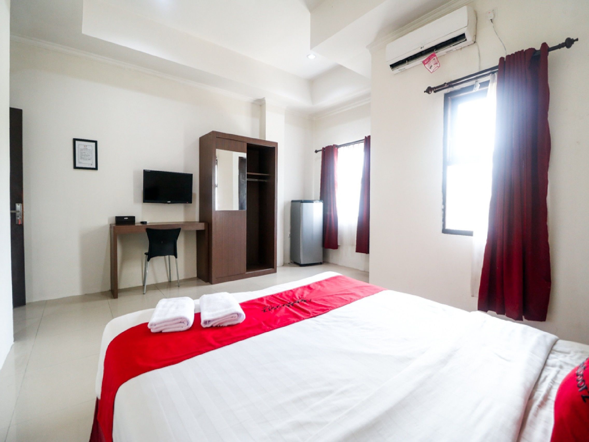 HER Mandiri Guest House by RedDoorz