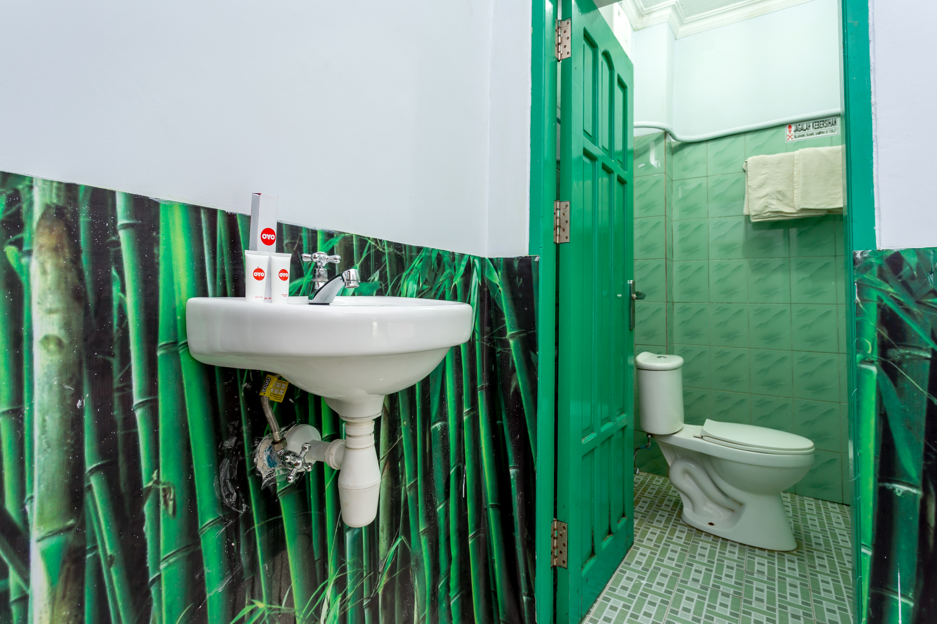 OYO 1745 Guest House Nur Aziziah 2