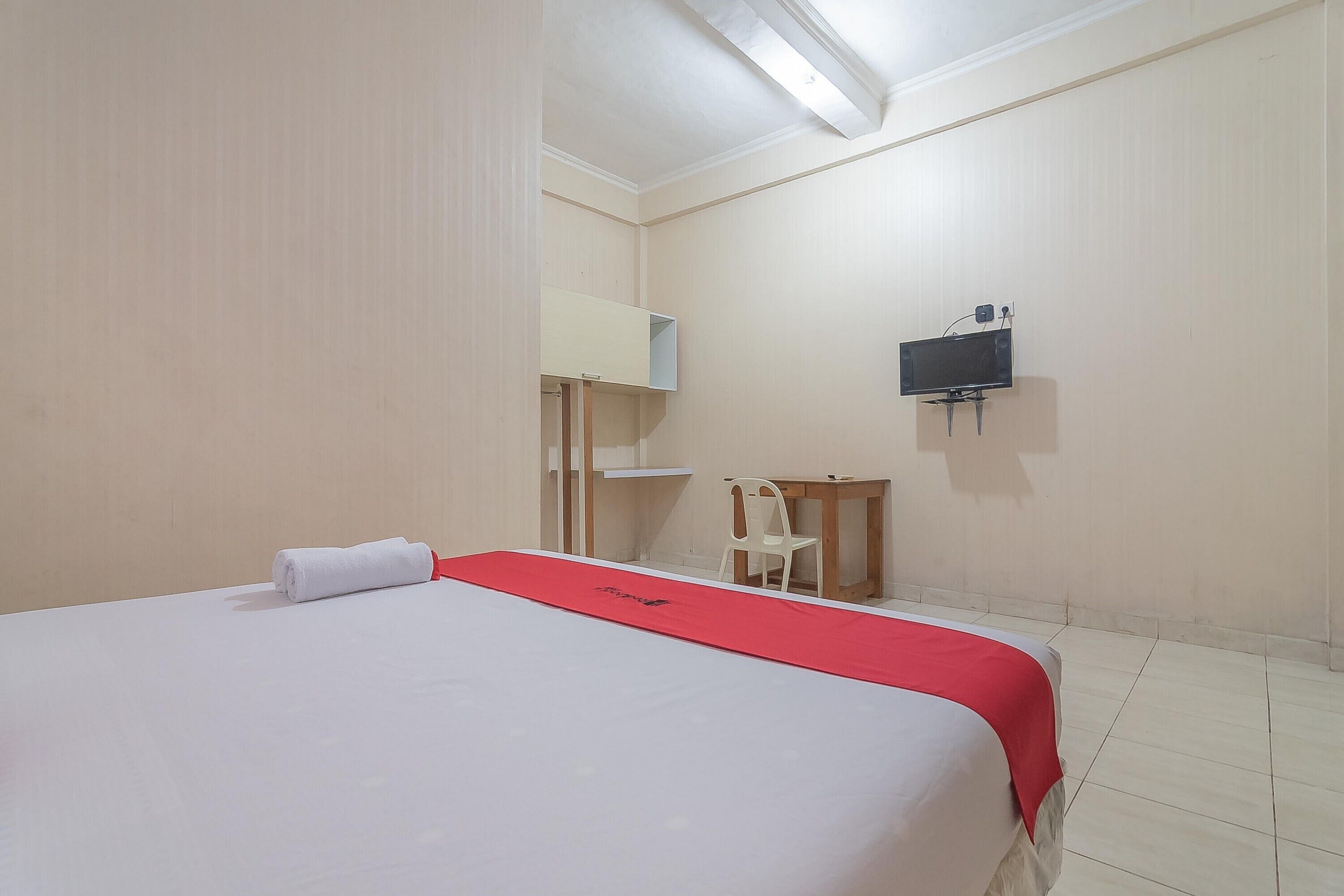 Syariah near Terminal Batu Ampar 2 by  RedDoorz